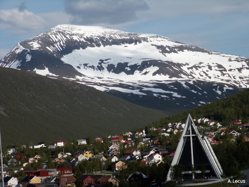 http://www.objectif-suede.com/Images/grd_format/Norvege/Tromso/eglise_arctique2.jpg