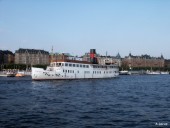 Cruising boat